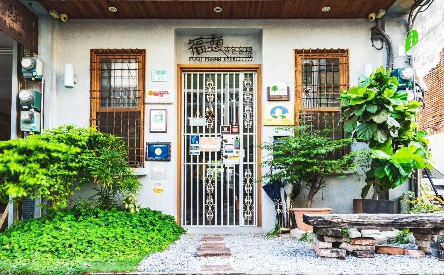 Fuqi Hostel - Heping Тайнань Экстерьер фото