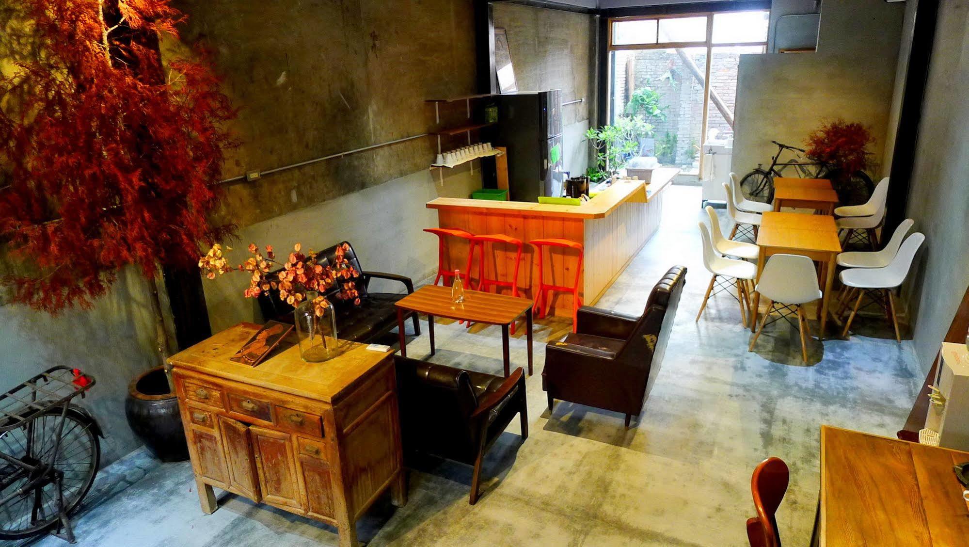 Fuqi Hostel - Heping Тайнань Экстерьер фото